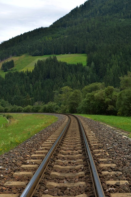 tracks-4447550_640  | Transport kolejowy